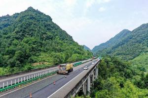 戰酷暑，高遠養護工程十面捷報